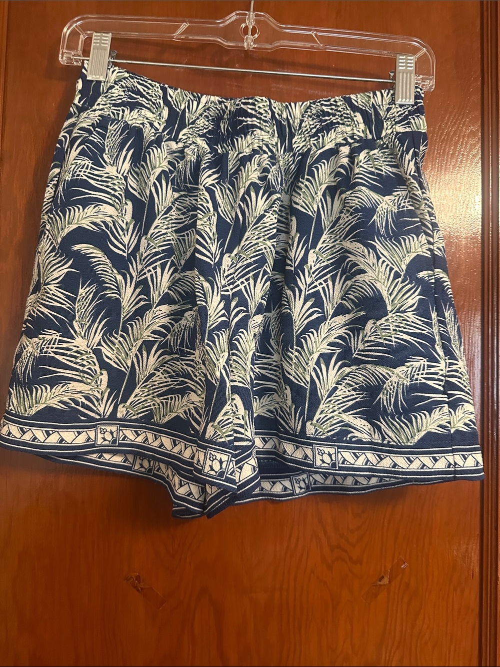 Max Studio Navy and White Palm-Print Shorts